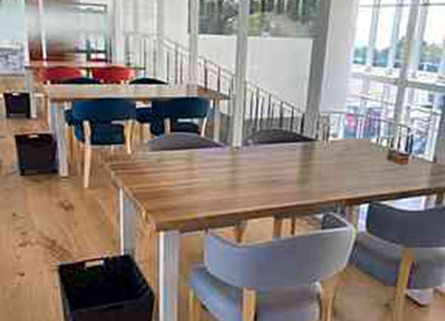 レストラン半個室